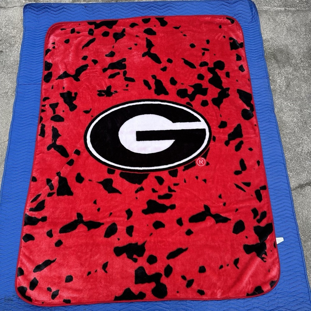College Covers 86"x63" UGA Georgia Bulldogs Soft Raschel Plush Throw Blanket